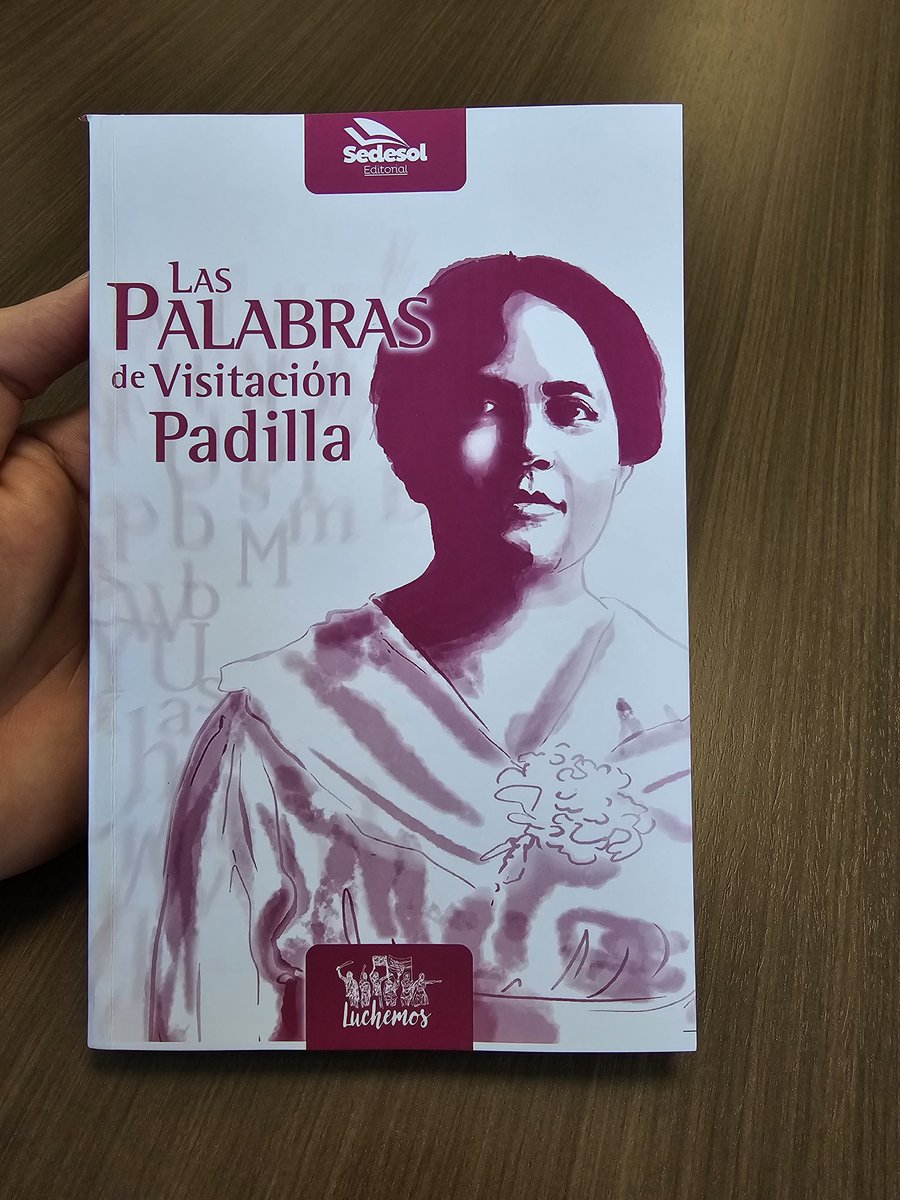 jcardonaerazo's tweet photo. Hoy nos trajeron el nuevo libro de la Editorial de la @Sedesolhn.
Una hermosa recopilación de los escritos de Visitación Padilla, una heroína nacional cuyo legado debemos difundir ahora que el tiempo de las mujeres ha llegado a cambiar los paradigmas del país. 
Es una colaboración conjunta con la organización política @HnLuchemos; ¡pronto disponible en físico y descargable en digital!