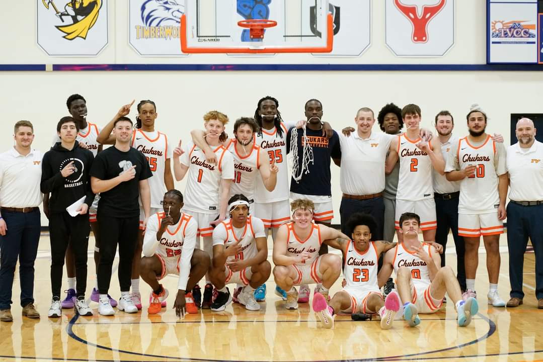 TVCCMensHoops's tweet photo. This group of WINNERS is headed to Pasco Wa. For our chance at a  🏆! As we set out, we could use your support as we raise funds. Below is our 🔗 to donate if your able to &amp; if not, please give it a share. Thank you to everyone who has supported this year! https://t.co/utgTognuUZ https://t.co/LvAKi6gf8v