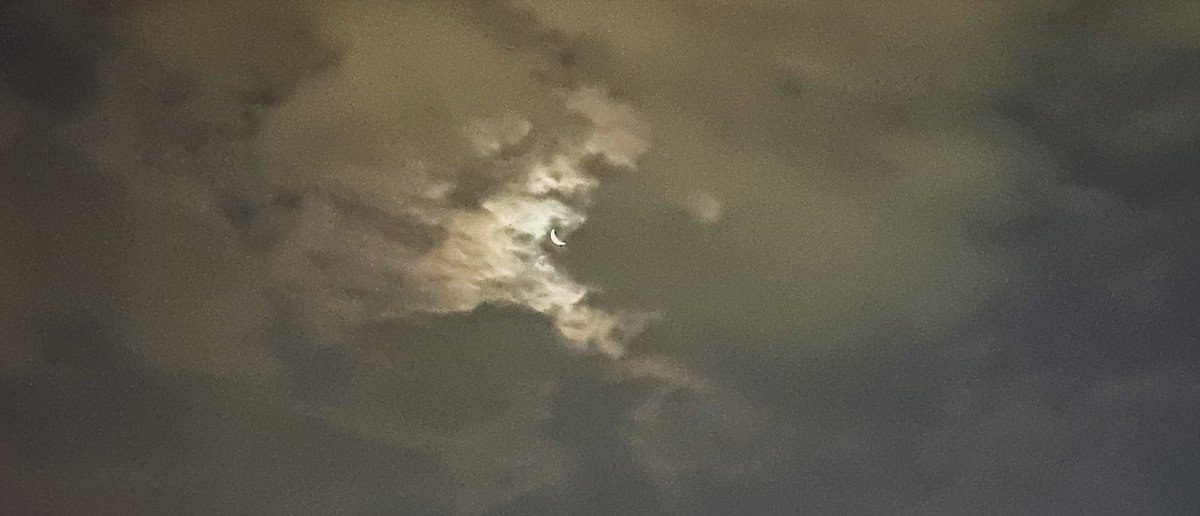 x__rcw's tweet photo. نور القمر واضح لو تغطيه الغيوم..
والشوق يفضح صاحبه لو ما تكلم 〆 https://t.co/fi6AchwJbK