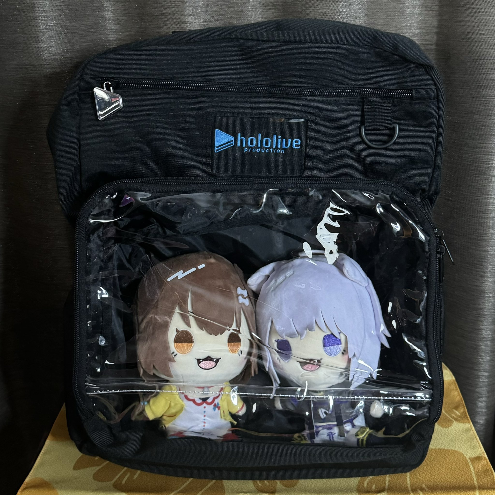 ホロライブ　BIGウィンドウリュック Amazon.co.jp: ホロ活 BIGウィンドウリュック ホロラ 鞄