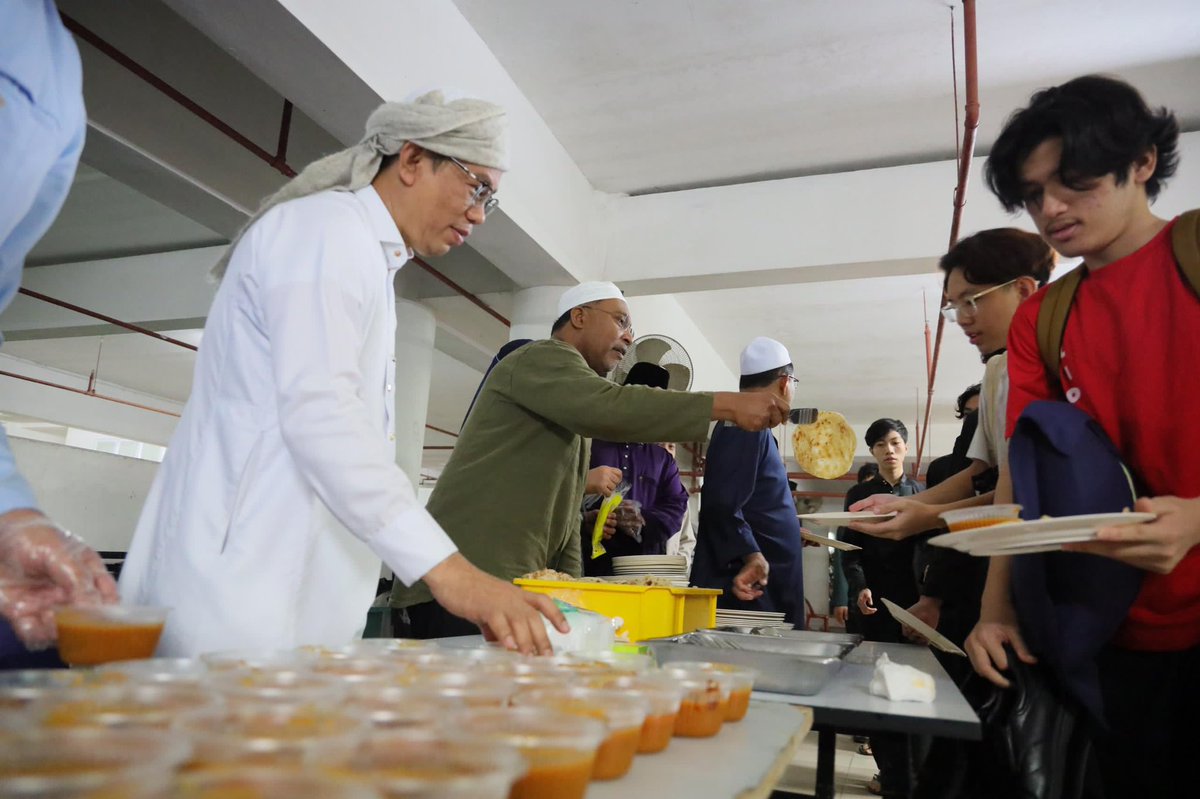 Kementerian Pendidikan Tinggi (@moheofficial) on Twitter photo AKTIVITI QIAMULLAIL HIDUPKAN PROGRAM SEMARAK KAMPUS MADANI, LIBATKAN KEPIMPINAN DAN WARGA KPT
Baca lanjut di : facebook.com/share/p/atdz19…
<a href="/ZambryOfficial/">Zambry Abd Kadir</a>
<a href="/MustaphaSakmud_/">MustaphaSakmud</a>
<a href="/DrZainiUjang/">Dr. Zaini Ujang</a>
<a href="/UNIMASofficial/">UNIMAS</a>
#jerayawarakpt
#semarakkampusmadani
#MalaysiaMADANI AKTIVITI QIAMULLAIL HIDUPKAN PROGRAM SEMARAK KAMPUS MADANI, LIBATKAN KEPIMPINAN DAN WARGA KPT
Baca lanjut di : facebook.com/share/p/atdz19…
<a href="/ZambryOfficial/">Zambry Abd Kadir</a>
<a href="/MustaphaSakmud_/">MustaphaSakmud</a>
<a href="/DrZainiUjang/">Dr. Zaini Ujang</a>
<a href="/UNIMASofficial/">UNIMAS</a>
#jerayawarakpt
#semarakkampusmadani
#MalaysiaMADANI