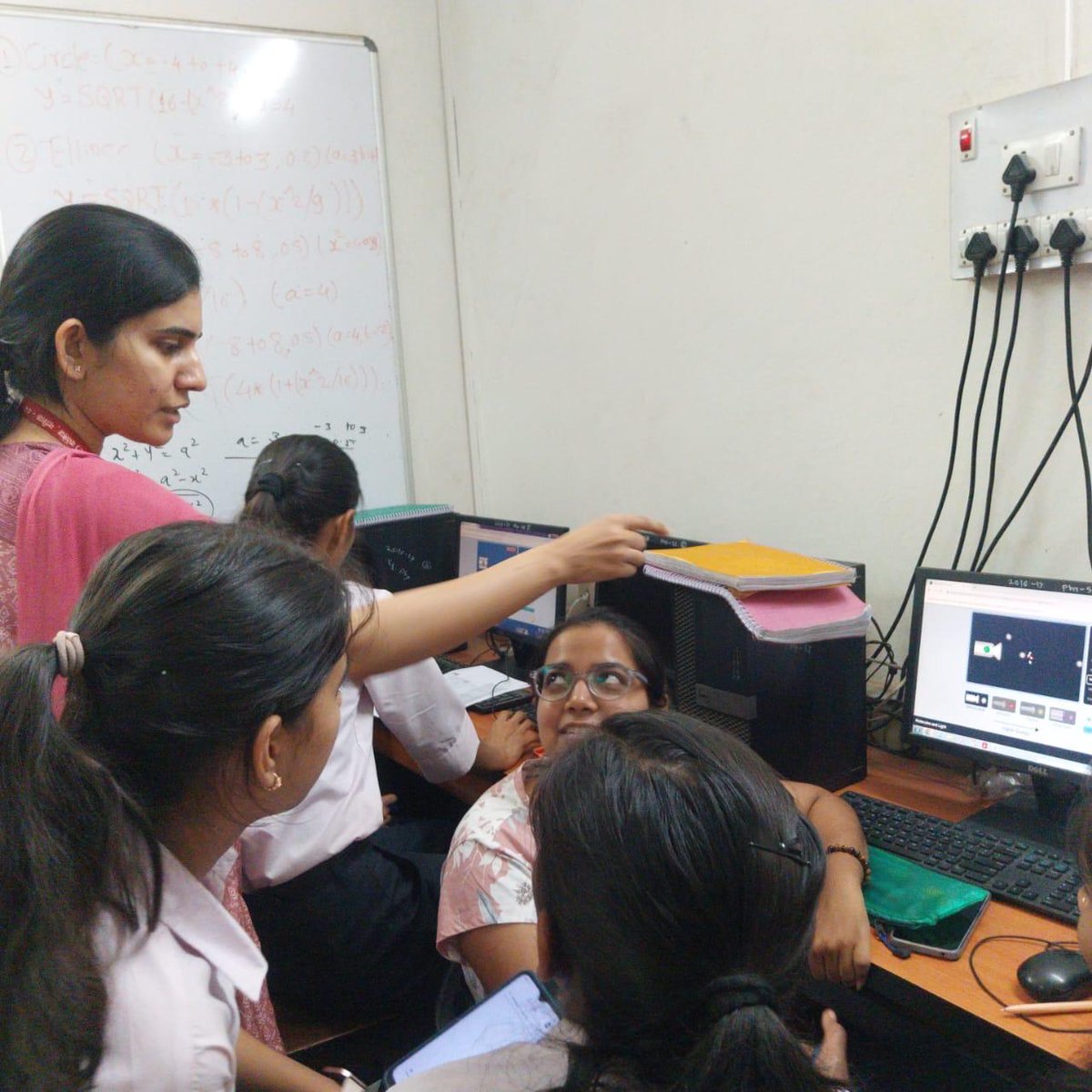MSDEEDIISERPune's tweet image. #MS_DEED Student_Teacher workshop #KTHM #MVPS #Nashik
Getting to know your subject through inquiry! Subject specific open ended labs... trying to &apos;develop thought&apos; than &apos;pass on information&apos;🤗👍🏻🙏🏻