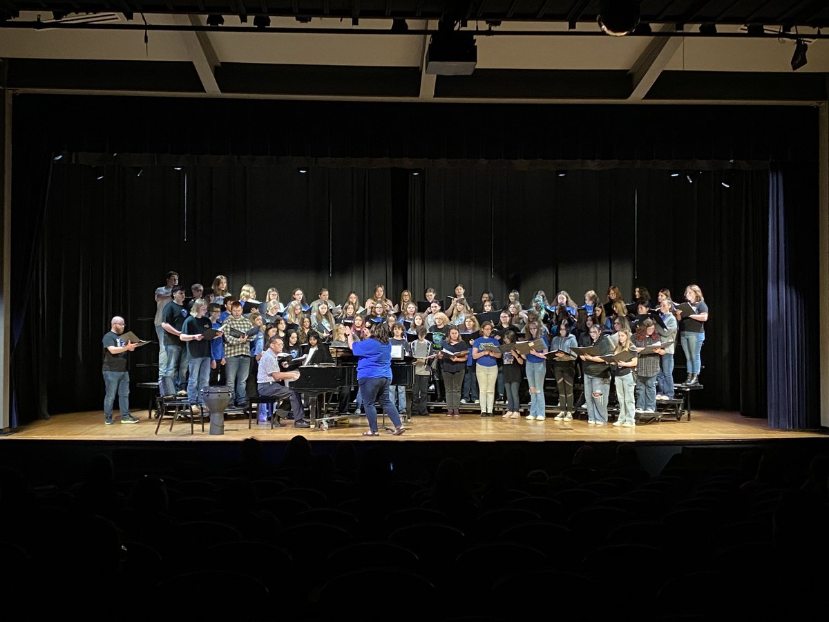 GravesCoPAC's tweet photo. Today @GravesCountyHS and @GravesCountyMS choir students combined in an all day event to present a lovely concert this evening. Thank you to Mrs. Pritchett and Mr. Veal for making today possible! @1776Bank @MsUtley_GCHS @gc_finearts https://t.co/b6nVGE1yKw