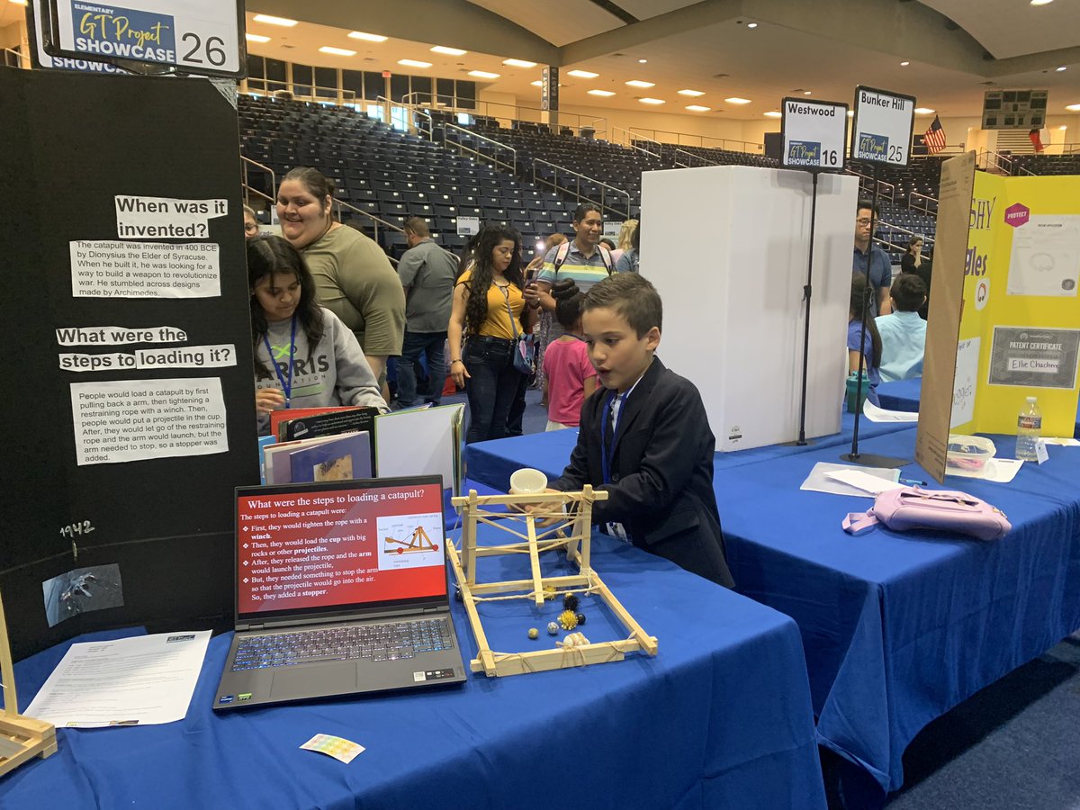 MsASimeon's tweet photo. SBISD Gifted and Talented Show Case #limitlesscuriosity #sbisd
 I enjoyed seeing my past and present students. https://t.co/oH2Uc5mEVh