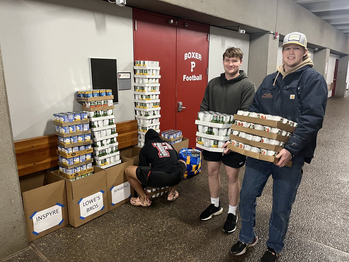 Finding ways to give back to the community! 1420 cans between football and SAAC for our canned food drive!!! Awesome job fellas! GO BOXERS🔥🤙🏽 #1WAY #BoxerOhana