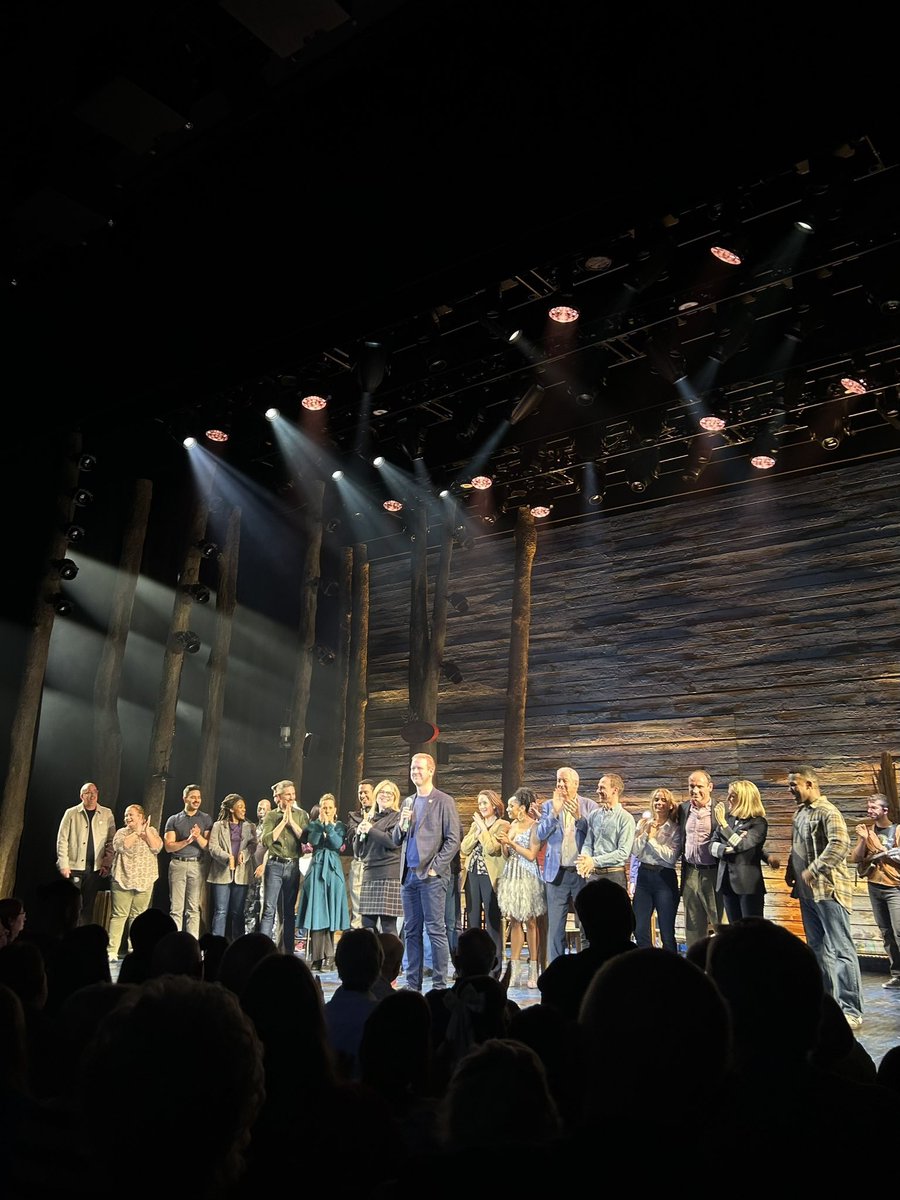 Bringing @ComeFromAwayUK back tonight with a brilliant cast, band & team to share this story with even more audiences! So thankful to everyone on & offstage, to the fans who made the trip, to the gorgeous @CurveLeicester theatre, and for the poutine at the after party! 💙🇨🇦🇬🇧💛