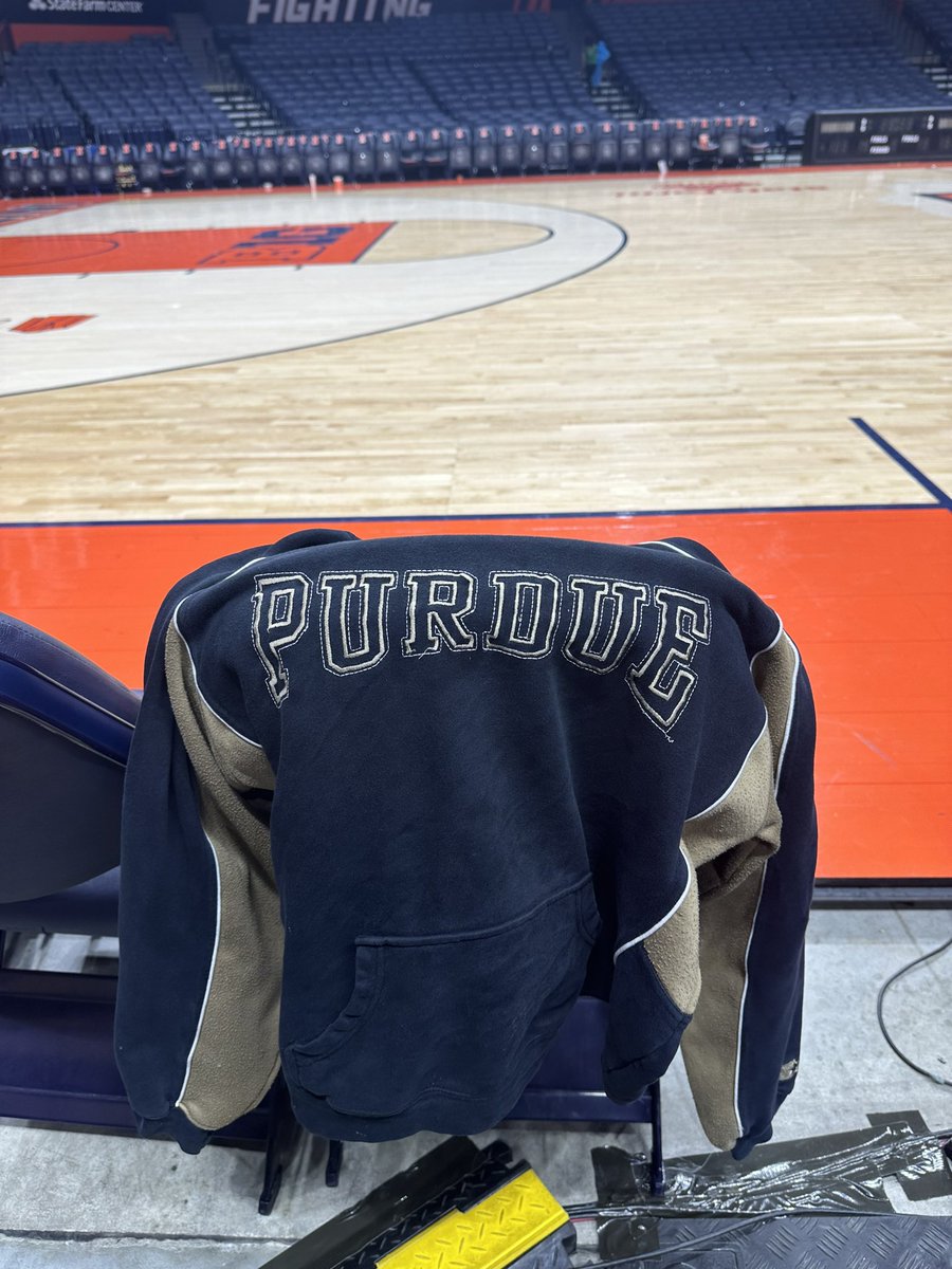 Purdue fans I need your help!! Someone at the game left their jacket in the arena tonight and I snagged it before it got tossed! Help me find the owner ☺️