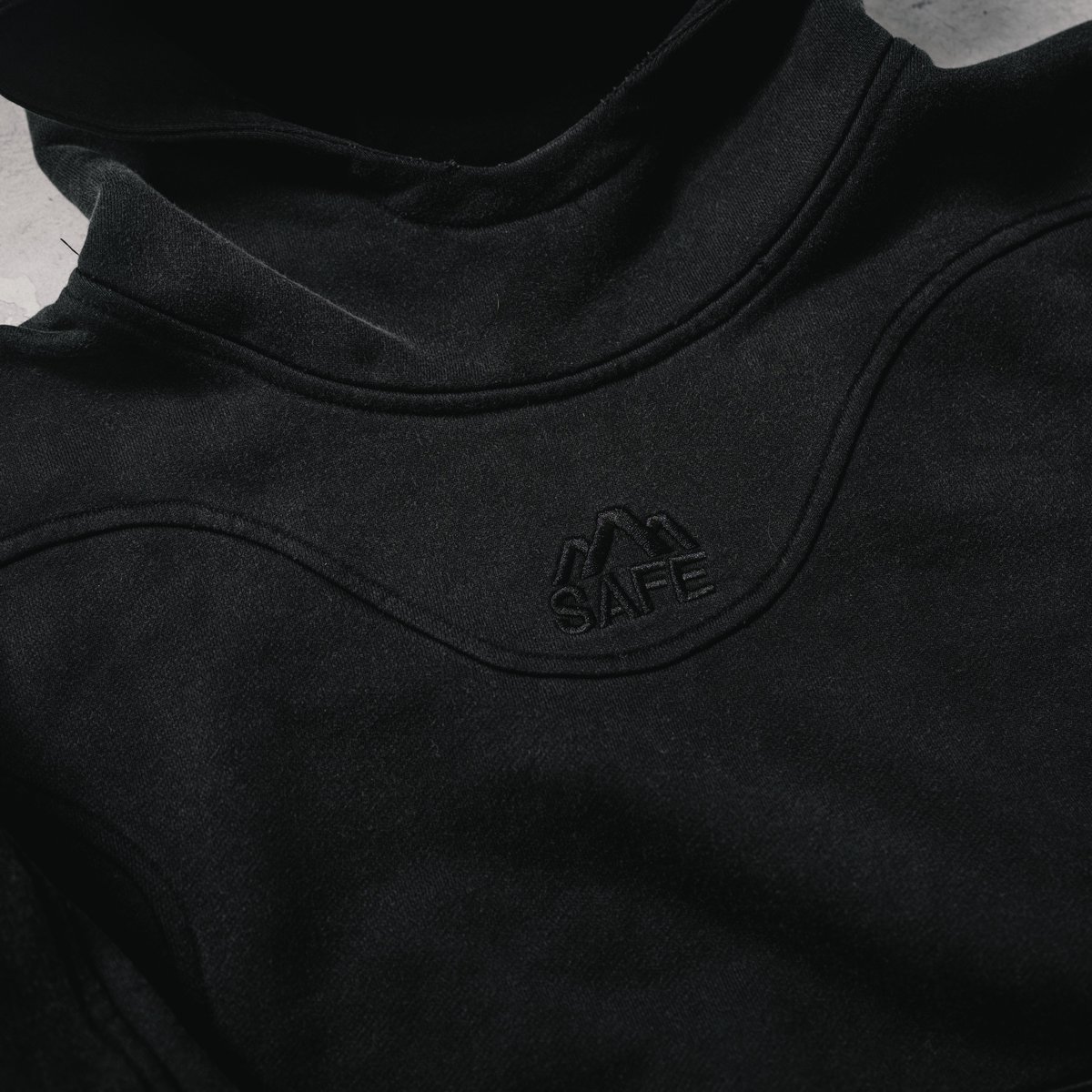 safetech energy pullover
available 3/16/24 at 3:00pm est

- $86
- french terry cotton
- 38oz
- embroidered logo
- mock-neck collar
- slightly cropped fit

safeplaceny.co