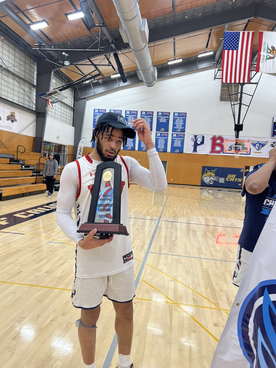 Antelope Valley PG @iammchriss10 helped lead his team to a league championship 🏆 this past weekend.  His team has a 26-4 record and primed for the NAIA Nationals! 

Cal PAC Semis & Finals: 
*15P, 5R, 2A, 1B  & 14P, 5A, 3R, 1S

*Battle tested D1 PG available🔥

#NAIAHoops🏀