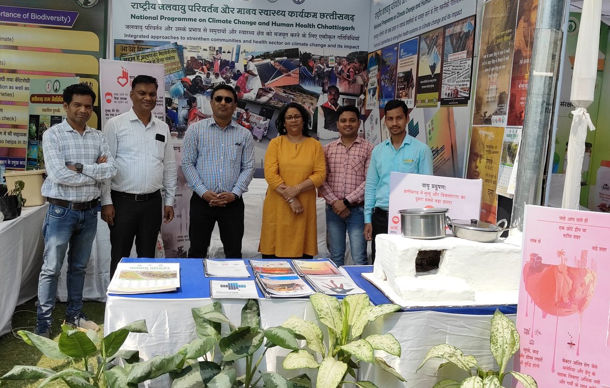 Our stall at #Chhattisgarh #ClimateAction Conclave was visited by Hon'ble Chief Minister @ChhattisgarhCMO He appreciated our smokeless chulha work in the tribal area of the state. @HealthCgGov has set up this wonderful stall highlighting #ClimateActionNow @ShyamBihariBjp