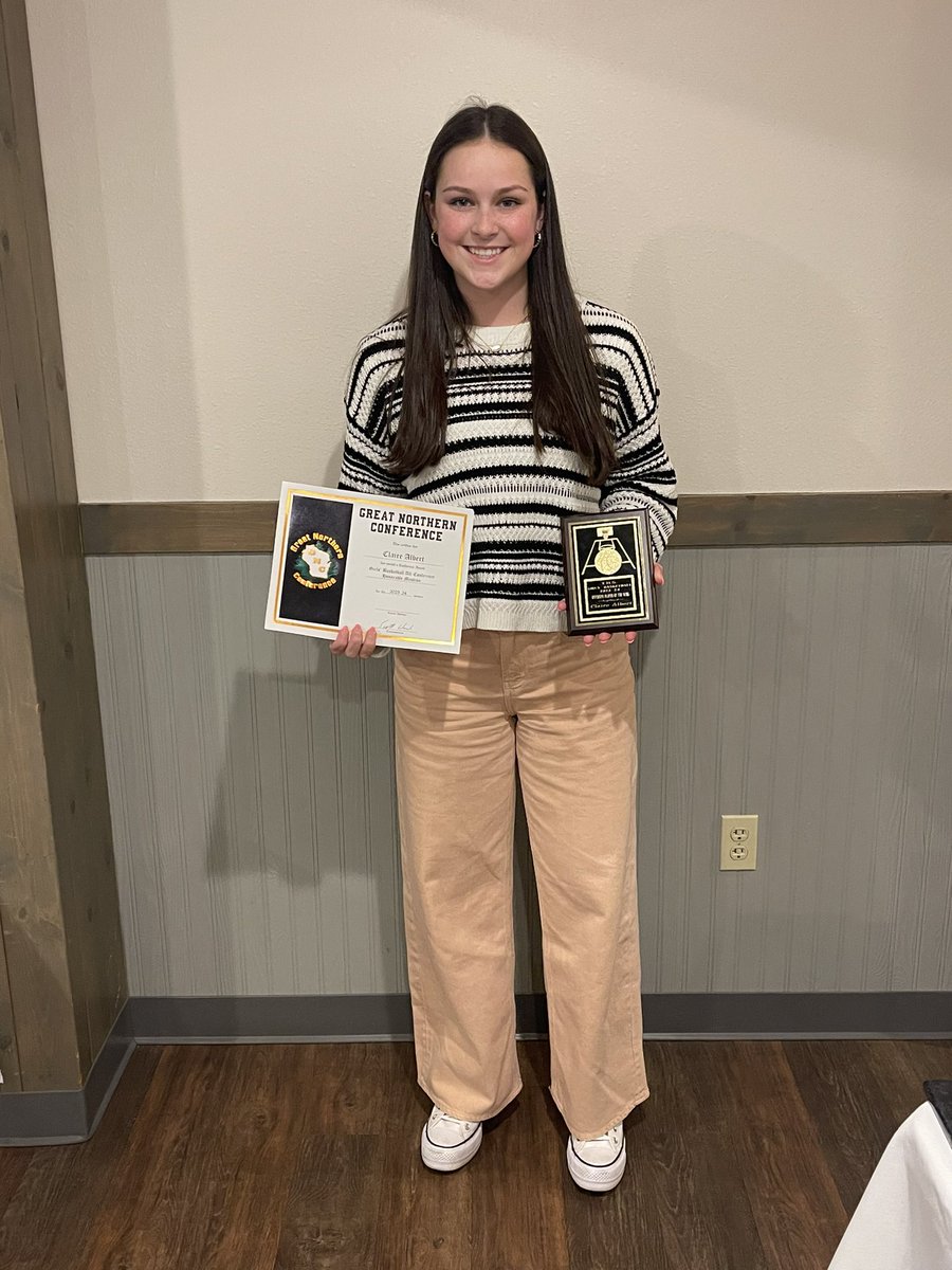 Claire_Albert_'s tweet photo. Junior season basketball recap! 🏀
-Broke a team record for the first playoff win since 2006! 
-GNC Honorable Mention
-Offensive player of the year 
-Record broken for most assists in a game &amp; most assists in a szn 
Super grateful &amp; thankful for this season! 🫶🏻🫶🏻🫶🏻 https://t.co/uR0wrhOHwU