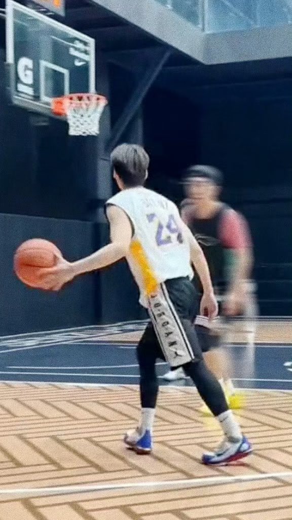 evanbeefeng's tweet photo. #LiYifeng  #李易峰 #リー・イーフォン https://t.co/8FOvJZNvPG