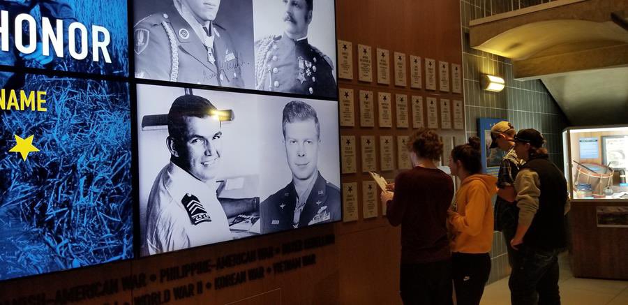 The heroes we honor in March. #MedalofHonorDay #WomensHistoryMonth #VietnamVeteransDay Read more in Dan’s March Brief… warmemorialcenter.cmail20.com/t/j-e-skyskd-j…