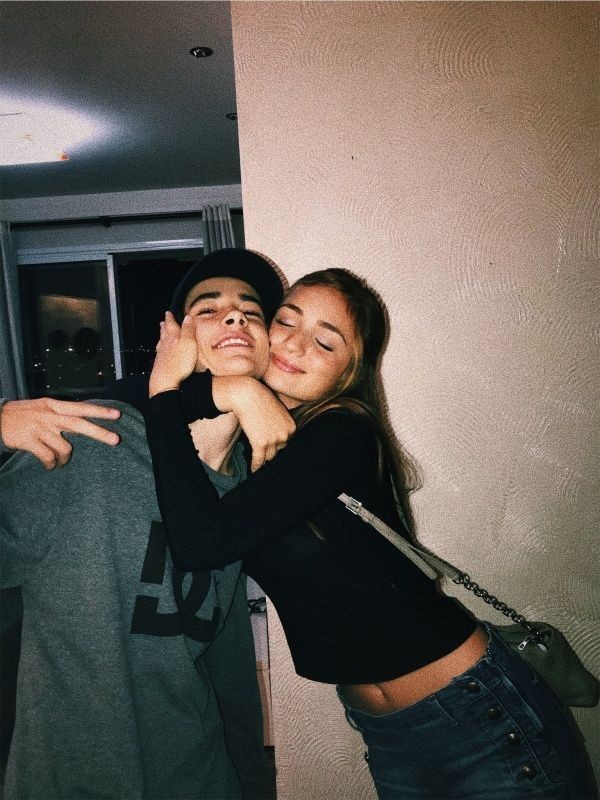 carta aberta para o meu garotinho:

OIII, queria falar que eu te amo muito e todos os momentos contigo são especiais e me fazem feliz, obrigada por me fazer extremamente bem no pior momento da minha vida.
Eu te amo, e eu vou ficar bem
@liviepercy 00:00💞