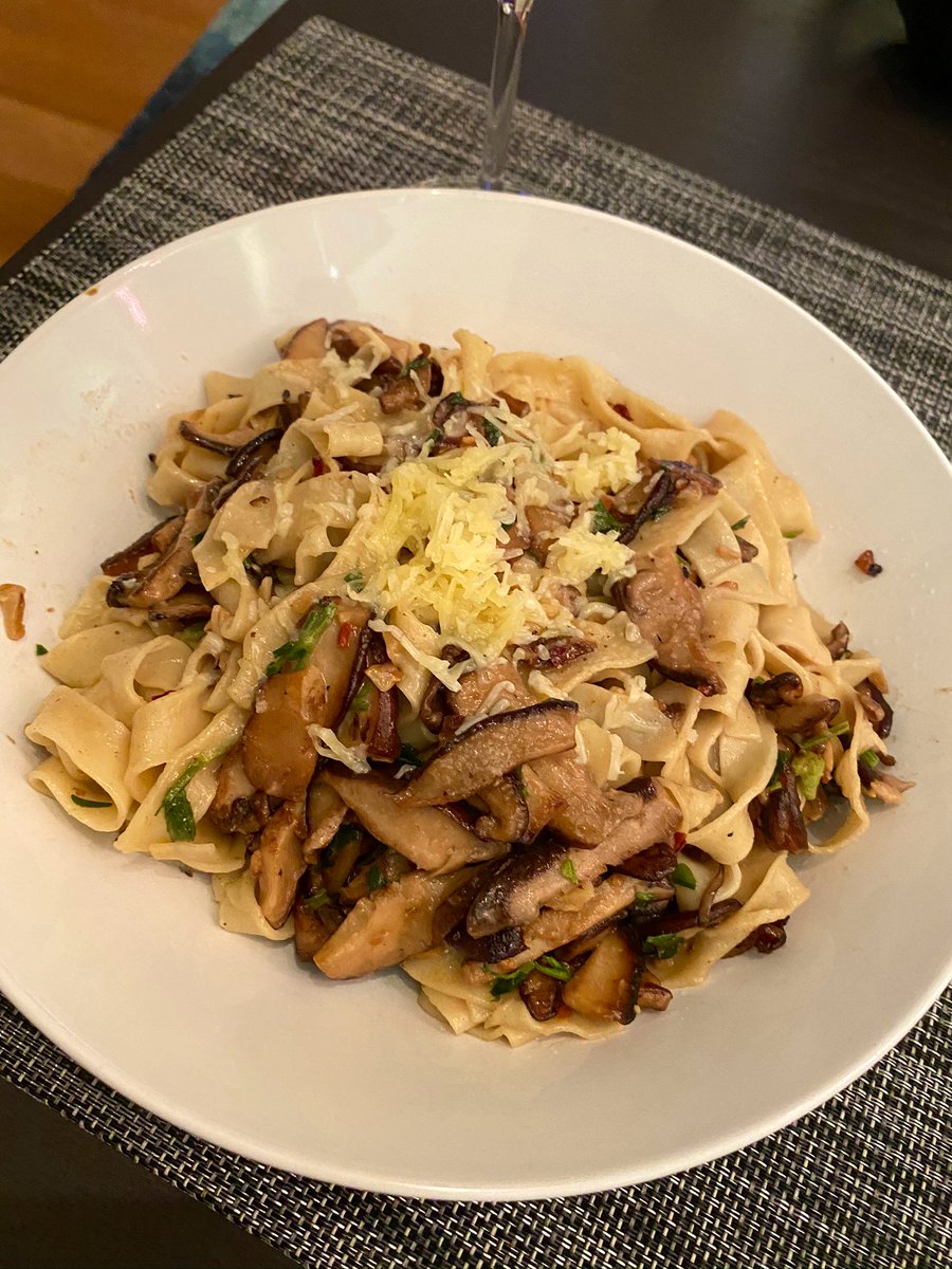 Want some dinner? 

Egg pasta with portobello mushrooms and Parmesan. 😋👌😍

What wine would you pair with this? 

#pasta #eggpasta #mushrooms #pastasauce #parmesan #dinner #twittersupperclub #wine #winepairing