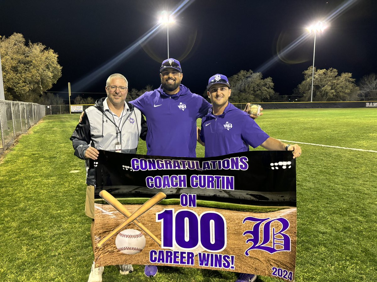 Congrats on 100 wins!! Now let’s get 101! Proud of you Coach Curtin. @GreyhoundBSB @BoerneISD @LeechStan @SDubya10 @gcurt13