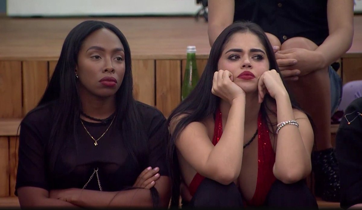 Kqgordaa's tweet photo. No les digo que ellas solo hacen estorbo jaja, ahorita no van hacer más que culpar a los compañeros 

#Aburridas jajajjaa 

#LaCasaDeLosFamososCol 
#LaCasaDeLosFamososColombia https://t.co/IHcakzazQZ