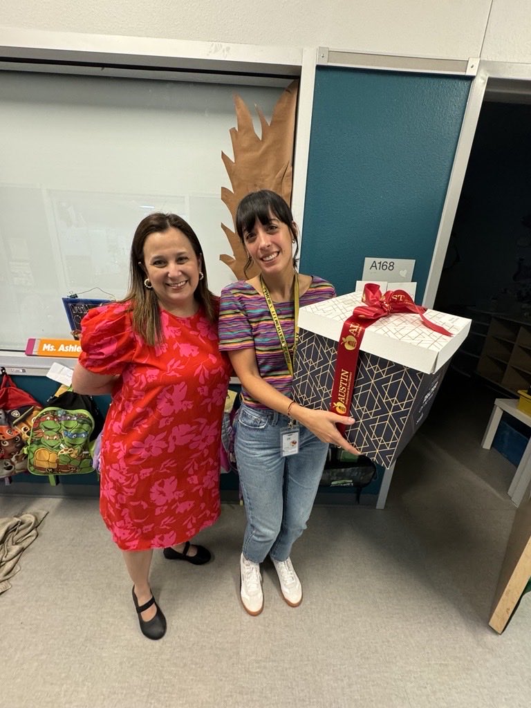 iblubman's tweet photo. Our teacher of the year receiving her AISD swag. ⁦@SanchezAISD⁩ ⁦@WeAreAISD⁩ ⁦@AISDElementary⁩ https://t.co/TWAxtQScEB