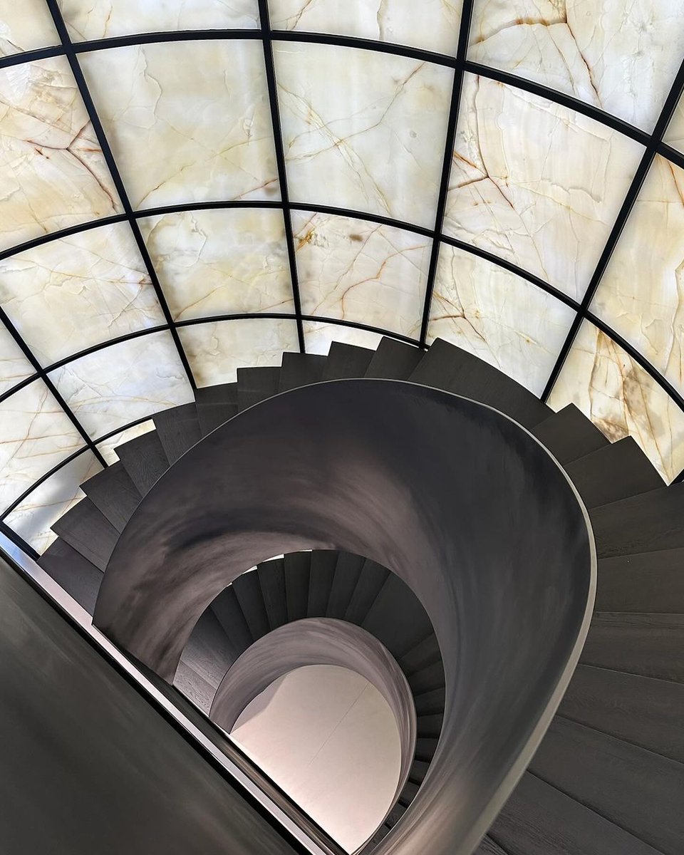 tiempoderelojes's tweet photo. Estuvimos en la nueva #APHouse en #Milán, que reúne todos los mundos de @AudemarsPiguet: música, mixología by Four Seasons, colecciones nuevas y piezas heritage, una exhibición de arte y una habitación cerrada donde los coleccionistas pueden guardar sus piezas.

#TiempoDeRelojes https://t.co/gCtecYMhQv