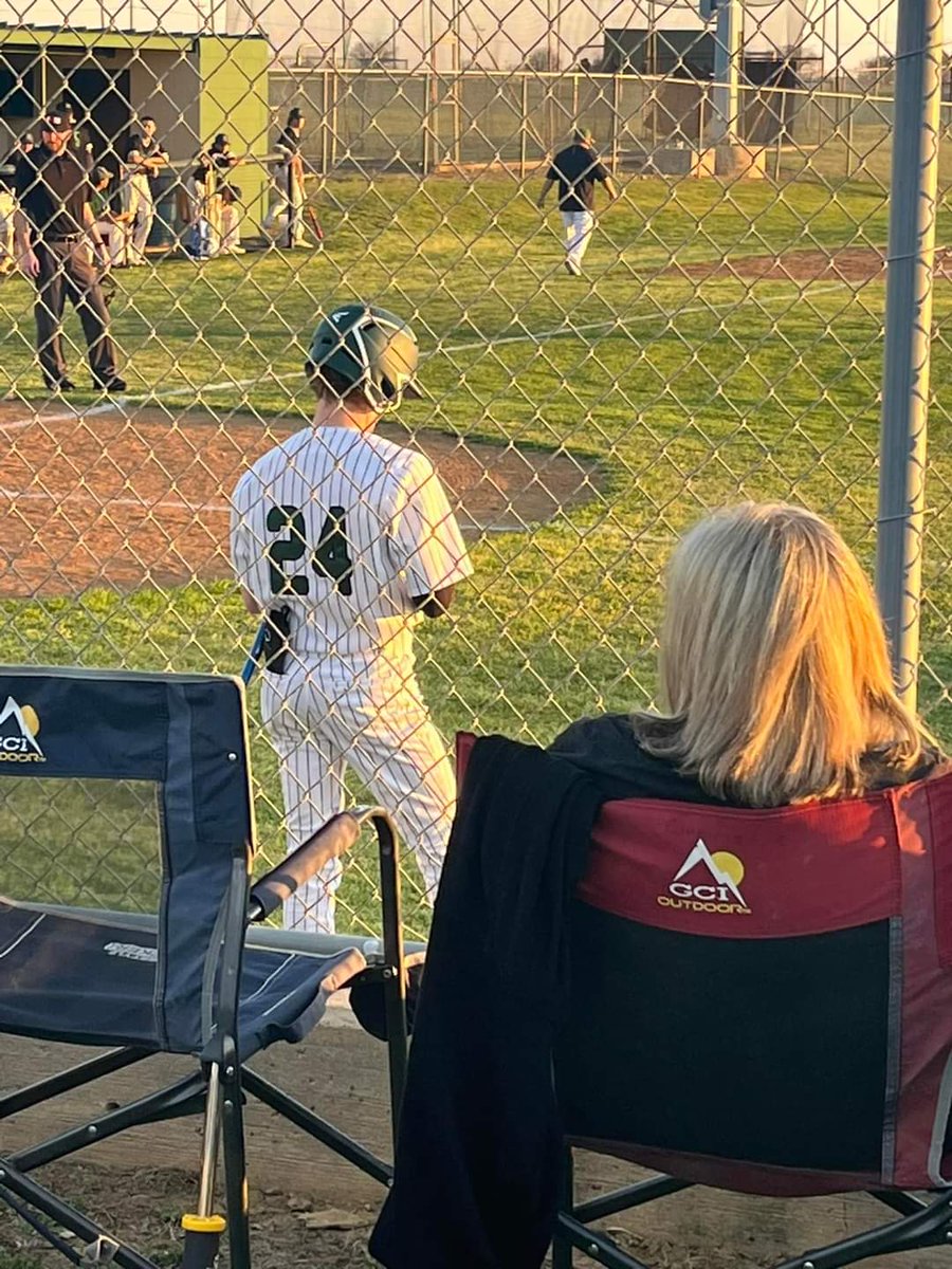 gstaton24's tweet photo. @TuckerStaton3 ran into 1 tonight for a no doubter 2 run bomb! #keepworkingkid #touchemall https://t.co/QF8OrQBHPf
