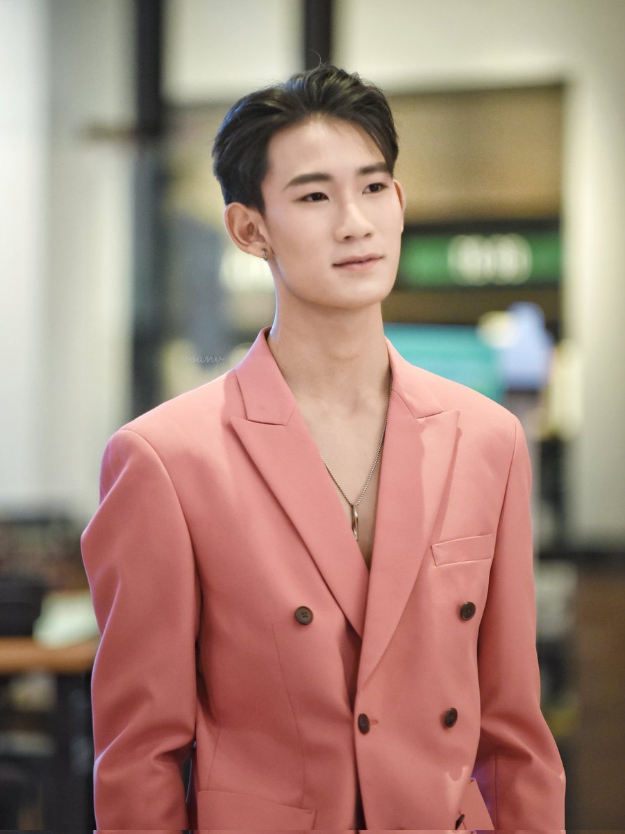 Vee / 위 / ヴィー/วี/Wee tweet media