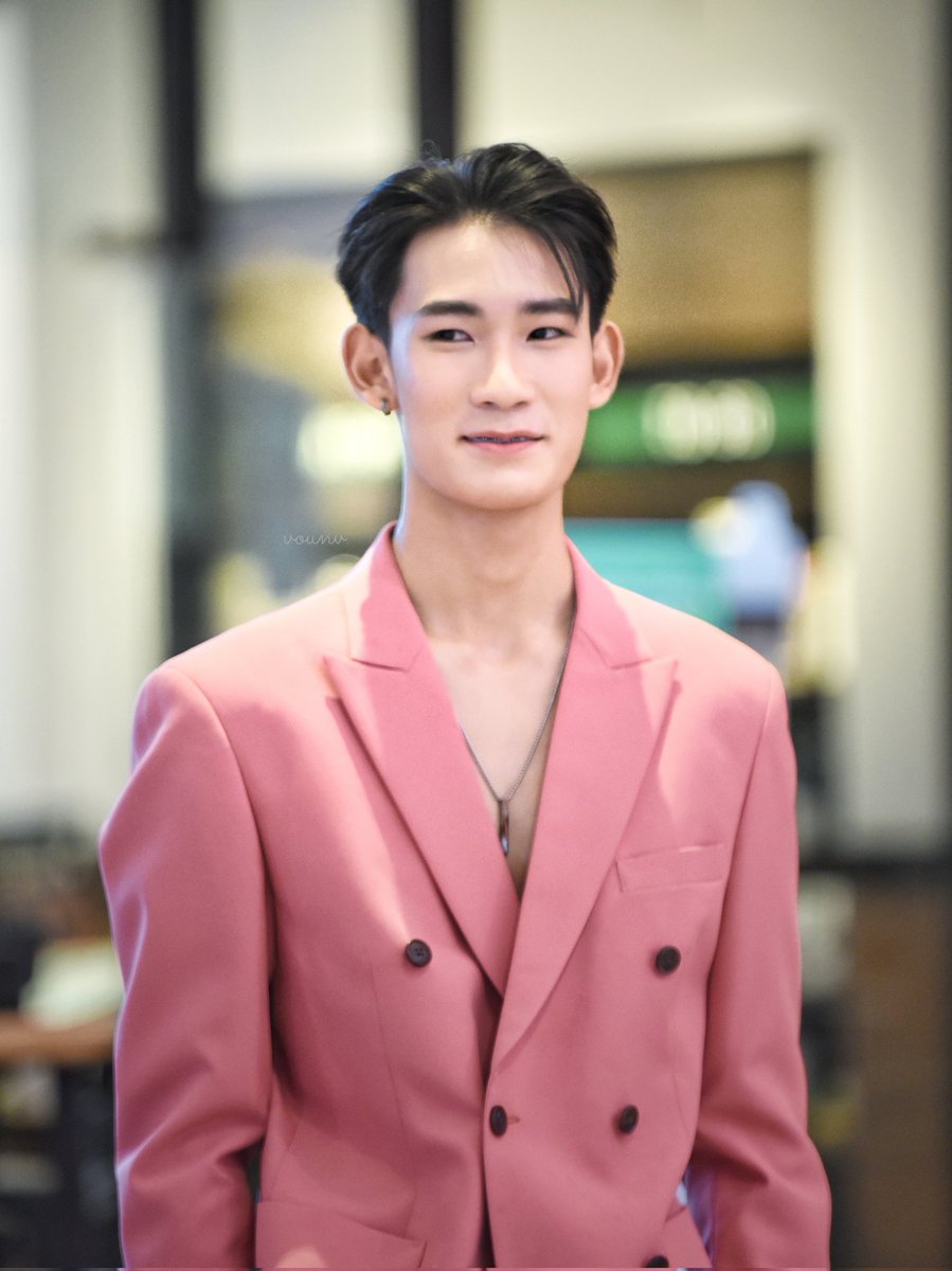 Vee / 위 / ヴィー/วี/Wee tweet media