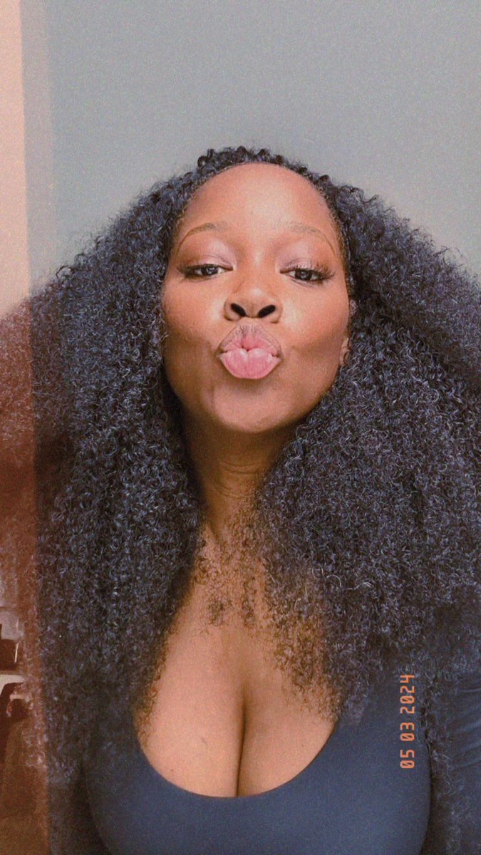 Hello there beautiful @Jamelia 😚 #jameliadavis #brummie #blackactress #hollyoaks #singer #brownskingirl #melanin #melanated #naturalhairextensions #kissyface #selfie #britishgirl #britishcelebrity