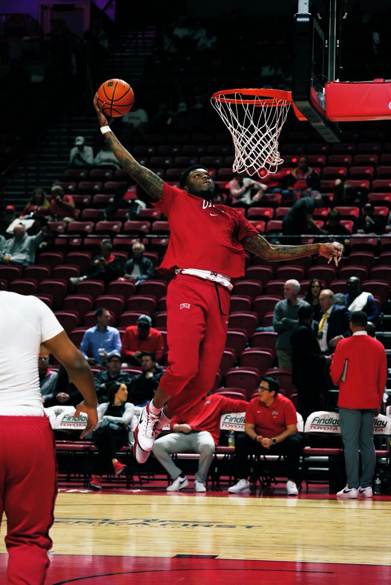 Pregame slam dunk! @TheRunninRebels looking forward to bring down the house tonight!!! #UNLV #CollegeBasketball @Jose_Volonte