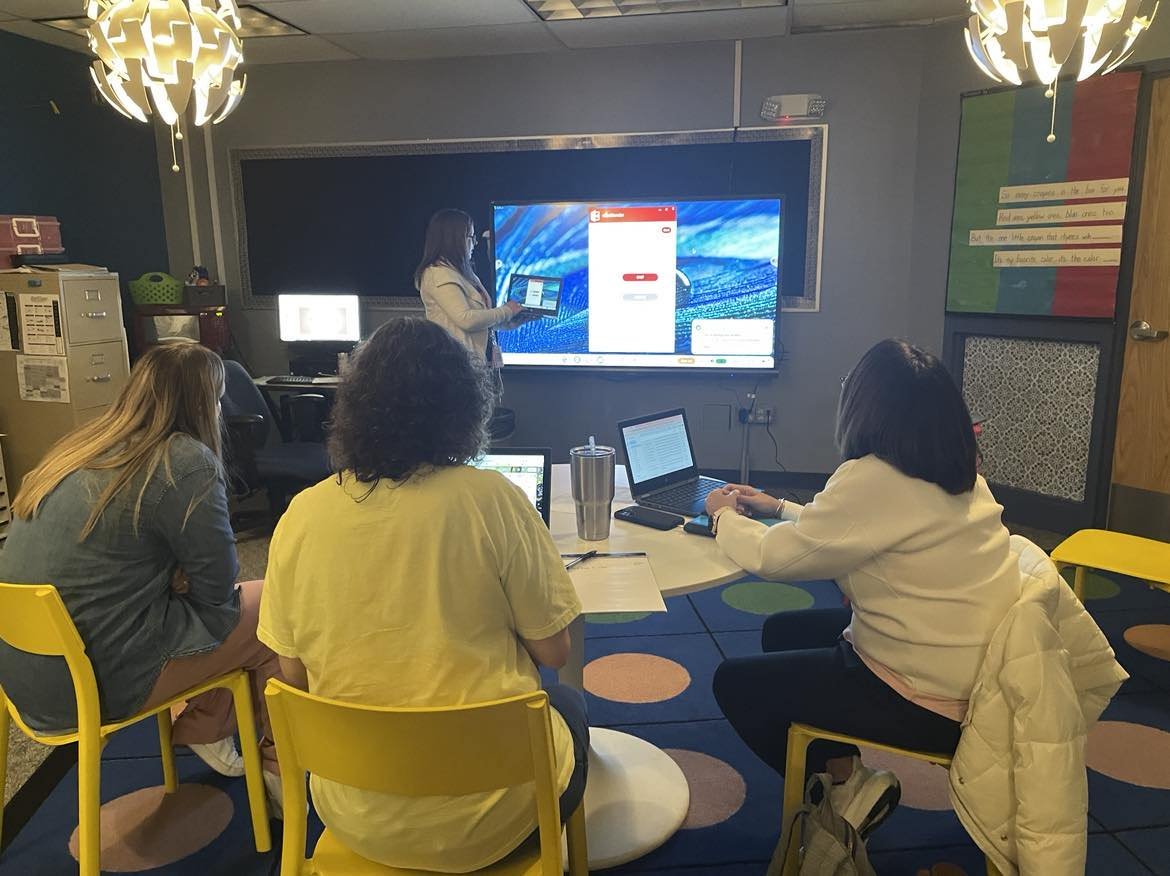 kimwilcox's tweet image. You know it&apos;s good PD when it&apos;s marked by multiple &quot;ooohs&quot; &amp;amp; &quot;aaahs&quot;. Enjoyed participating in #viewboard PD after school w/a few Elm Grove educators today. Thanks for leading us, Ms. Dillon! #fortproud @myviewboard @ViewSonicEDU