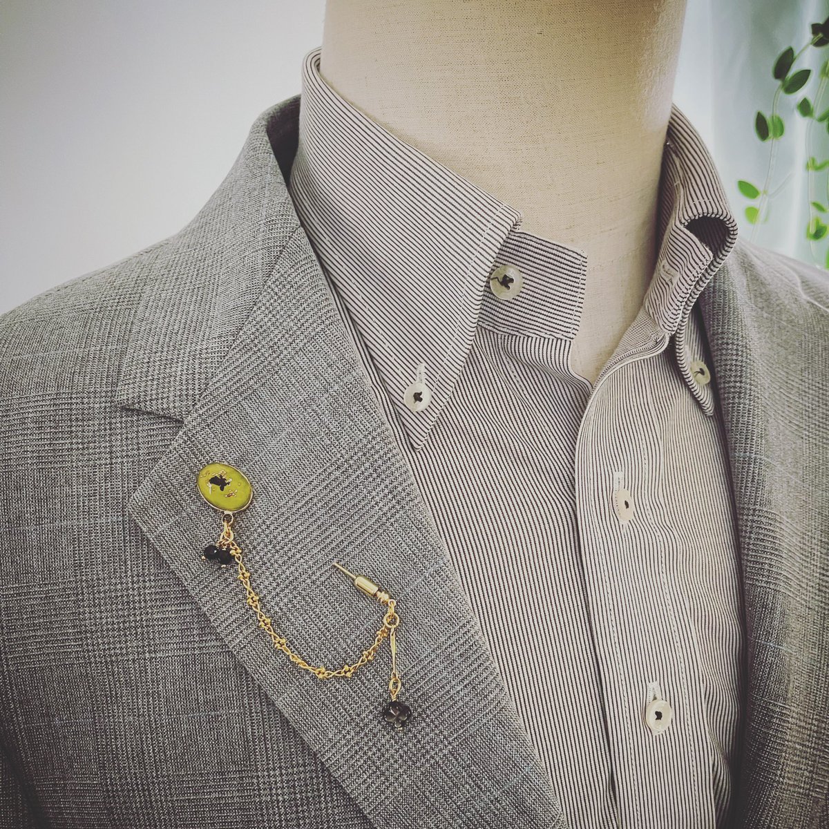 TAMARUSAN_en's tweet image. 【Restock Announcement】
✨ The hawk-patterned hat pin is back in stock! With its powerful design. Attach it to your favorite hat to highlight your individuality. Seize this opportunity to purchase and enjoy the noble spirit of the hawk. #Restocked #HatPin #HawkPattern #Accessory