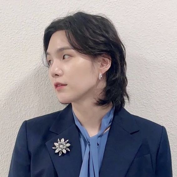 sem baixar imagens, qual o seu gênero? 

yoongi boy.