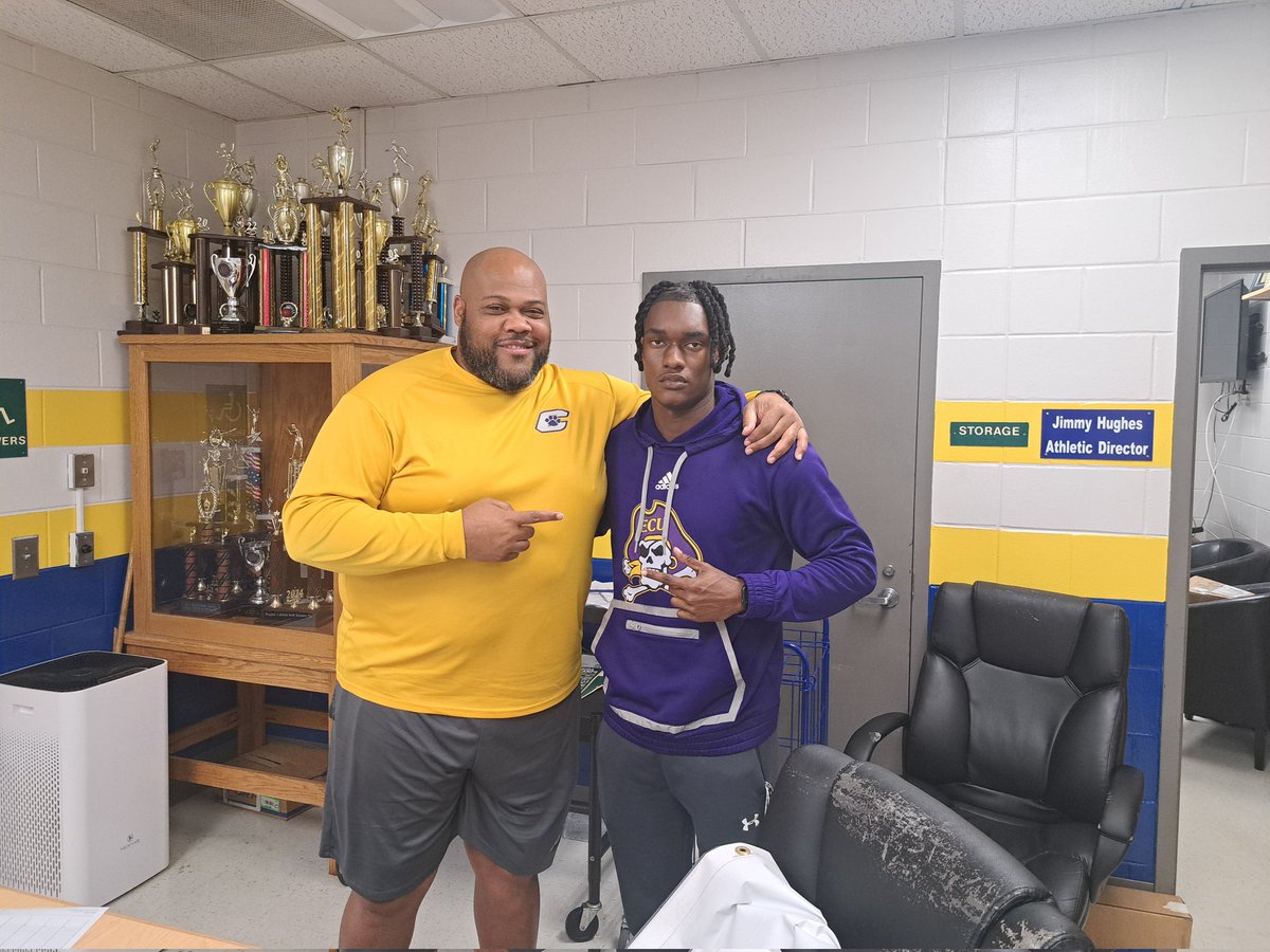 LSMITH_BIGCOACH's tweet image. Lil fella @KjMerrell stopped by on his spring break. Proud of this young man always working to do  things the right way. @ECUPiratesFB got a good one from @CrispFB