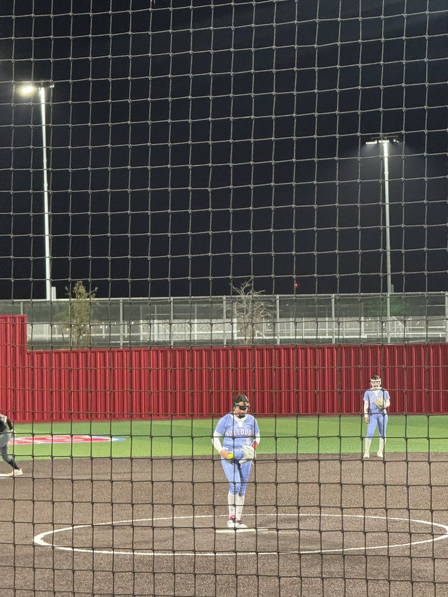 Congrats Lady Varsity Softball 🥎 Way to protect home field ! #BulldogNation #TeamSISD @Socorro_HS1 @LadyBulldogSB