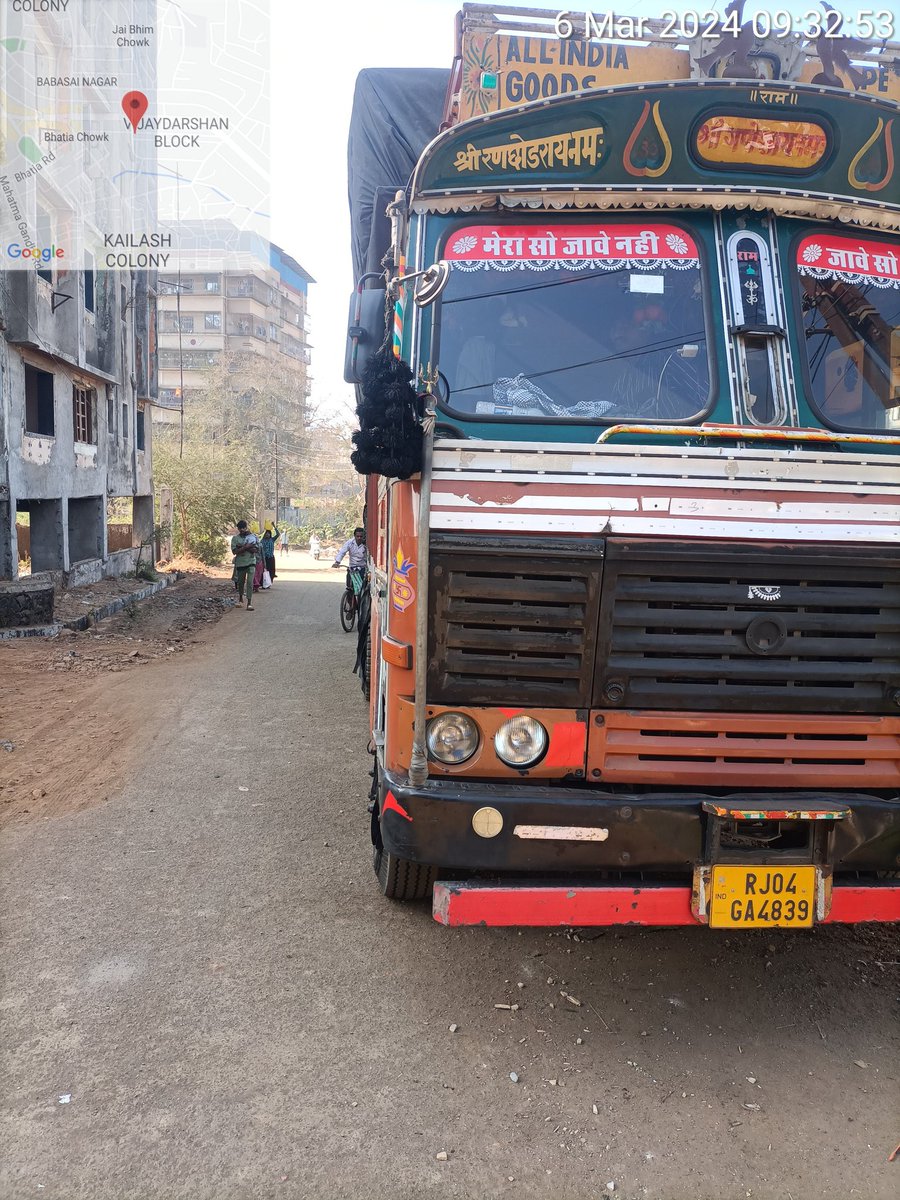 @ThaneCityPolice @MukeshVMakhija @citifoundation Trucks are illegally parked and whole road is blocked for pedestrians. Please fine all the trucks. Location Ulhasnagar, Kurla camp Ulhasnagar 5,behind LALSAI bunglow