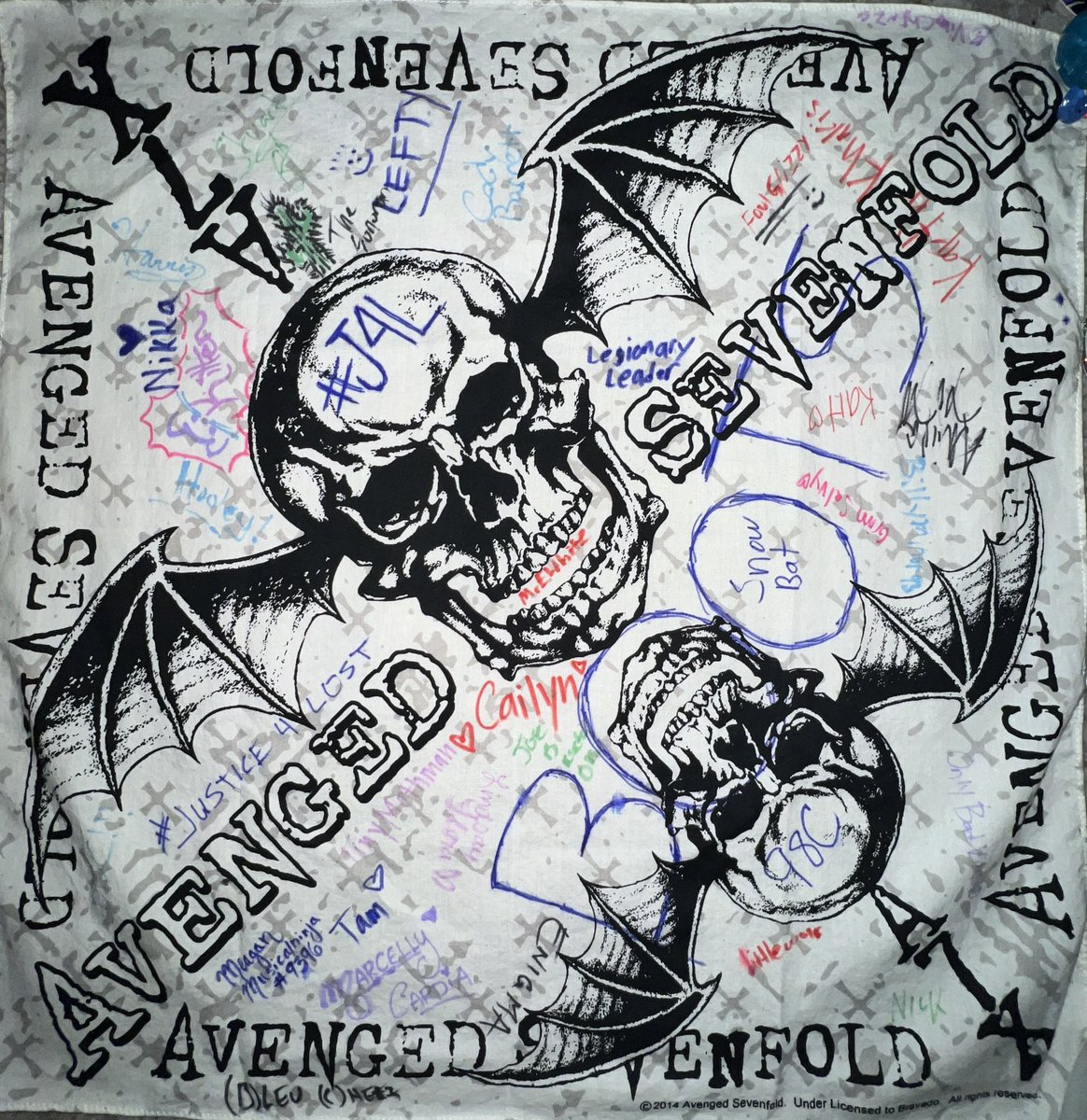 RubberToes716's tweet photo. First Official DBC meetup was a success. Met some awesome people and got tons of awesome gifts. Can’t wait to tear the roof of @KeyBankCtr with you all. ❤️💀🦇🤘
@DeathbatsClub @DBC_Community
(P.S if you see your name give it a repost!)
#Libad #Leg3 #Avengedsevenfold https://t.co/IEbx6ZQ9T3