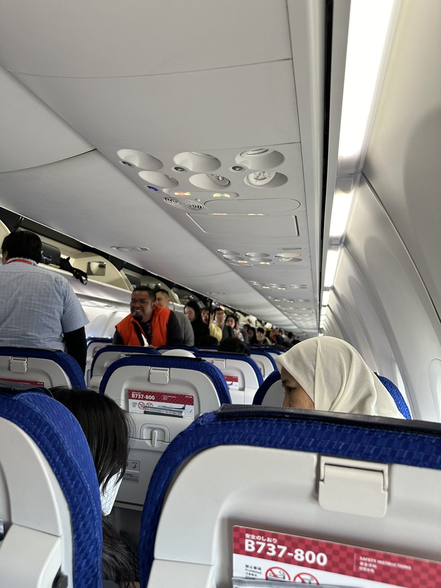 summer_830's tweet photo. 新千歳空港から成田経由でホノルルに行くのですが、ANA千歳ー成田
日本人は私だけかも😱 https://t.co/kvTF6azOTx