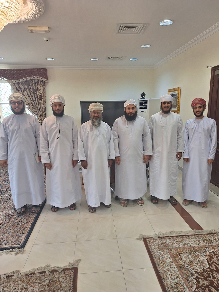 css_edu2's tweet image. عقد المجلس الاستشاري الطلابي اجتماعا مع عميد الكلية الشيخ الدكتور راشد بن علي الحارثي، وذلك لمناقشة أهم الأمور المتعلقة بتطوير العملية التعليمية في الكلية.