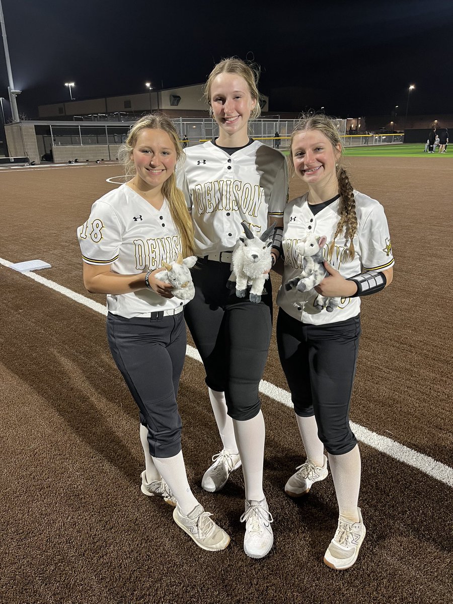 Tuesday Night G.O.A.T.S-
Energy G.O.A.T.- Madi Dunn
Offensive G.O.A.T.- Addison Ciaccio
Defensive G.O.A.T.- Emmerson Dickinson