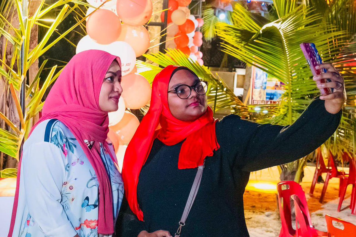 M_Adhuham's tweet photo. Hulhumale Dhekunuge Rayyithunnah Haassa Kurevigen, Hulhumale Dhekunah Vaadhakuravvaa JP ge Candidate Hon. @aishath_nahula Dhevvi #Maahefun
#Majilis2024
#VoteAisha
4️⃣✅ https://t.co/ao4n9W3YLX