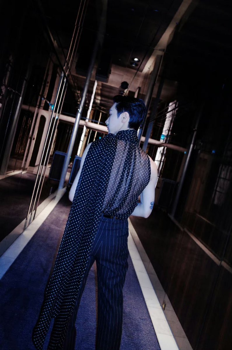 TENzenter's tweet photo. ไม่รู้ทำไมภาพนี้ถึงติดในใจแอด อาจจะด้วยองค์ประกอบทุกอย่างมันสมบูรณ์แบบโดยเฉพาะตัวเตนล์และชุด YSL ซึ่งทำให้ภาพนี้มีเสน่ห์มากก็เป็นได้

TENLEE WITH YSL WINTER24 
#SaintLaurentxTEN https://t.co/14dqQfGacy
