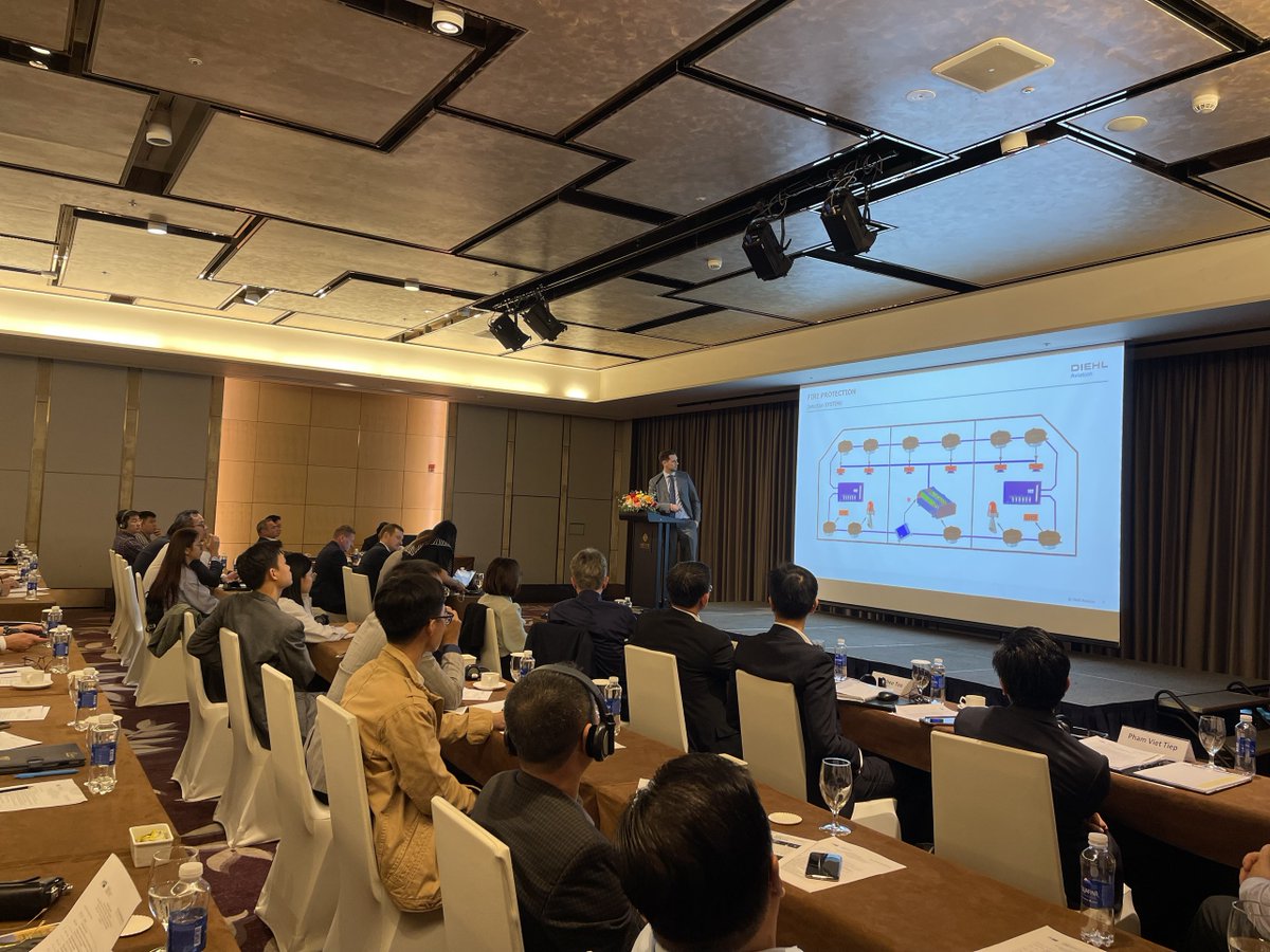 AHKVIETNAM's tweet image. HAPPENING NOW: SYMPOSIUM RAILWAY TECHNOLOGY &quot;MADE IN GERMANY&quot; – OPPORTUNITIES AND CHALLENGES
#AHKVietnam #Delegation #RailwayTechnology #PartnerInVietnam #SpecializedConference #Symposium