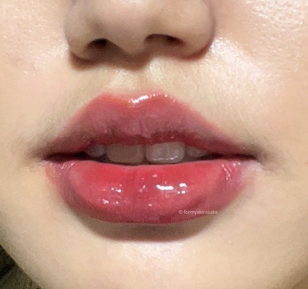 #TryWithFi kali ini tema nya ✨Douyin Lips Inspired 👄💄✨

Kenapa aku baru coba sekarang ya 🥹 HASILNYA CAKEUP BANGET!! bikin bibir kelihatan lebih cute &amp; plumpy gt

Inspo.                                     Result✨