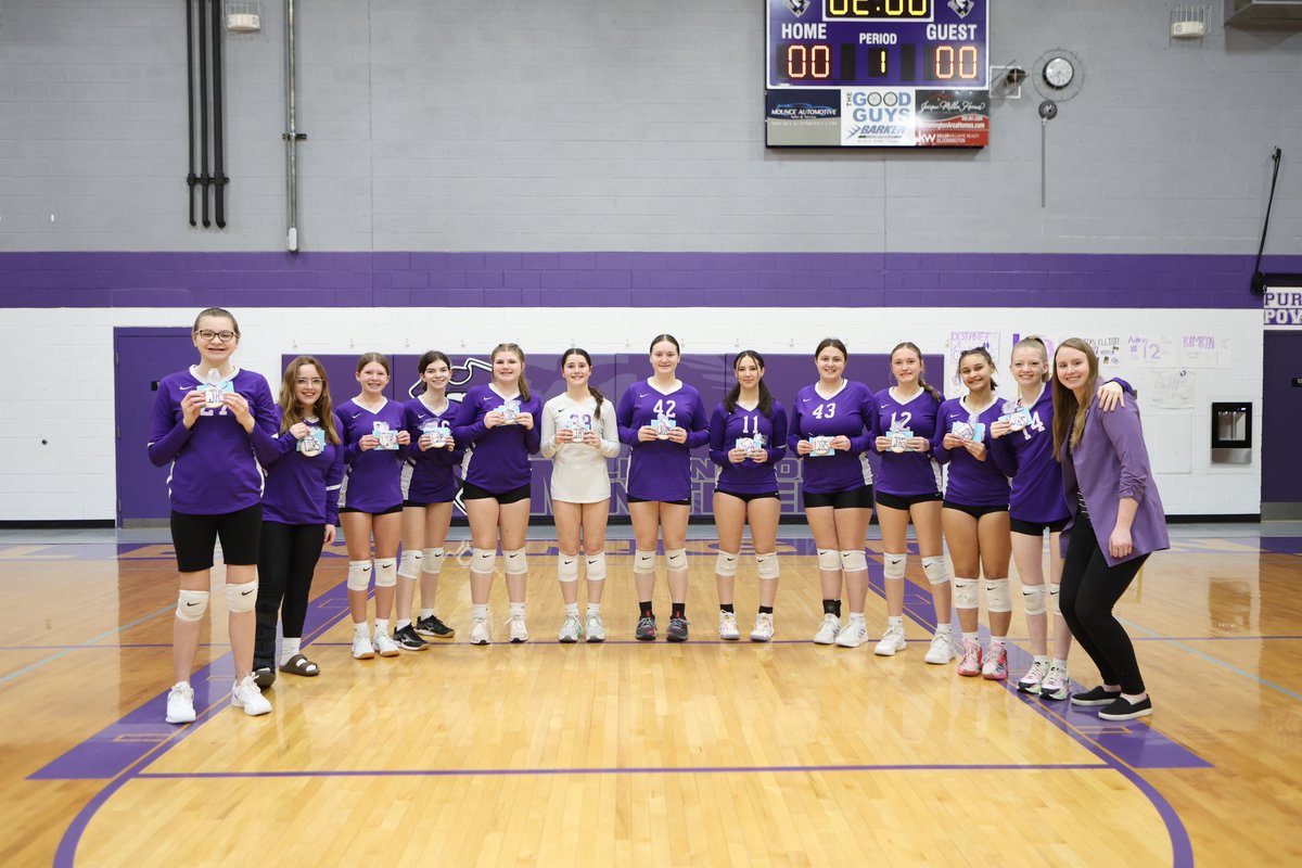 kelliaho2's tweet photo. JH 🏐 season officially came to an end tonight. My 8th graders showed up all season &amp; kept putting in the work despite not always getting the W on the score board - we did get some big W’s as a team, though 💜And 7th grade won a regional championship &amp; made it to the Sweet 16! 🏆 https://t.co/KqwkFPqglP