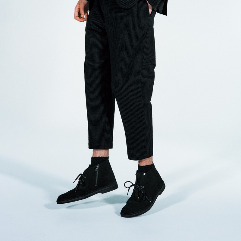 ZOZOSHOES2020's tweet photo. 【SOPHNET.】
英国を代表するclarks originalsとのコラボレーション。
デザートブーツにサイドジップを施し、ストレスフリーな着脱が可能。
🔽詳細はこちら
https://t.co/TIbD2dz0Gg
#SOPH
#SOPHNET
#clarksoriginals
#clarks
#DESERTBOOT
#24SSCOLLECTION
#ZOZOMAT
@soph_co_ltd
@clarksoriginals