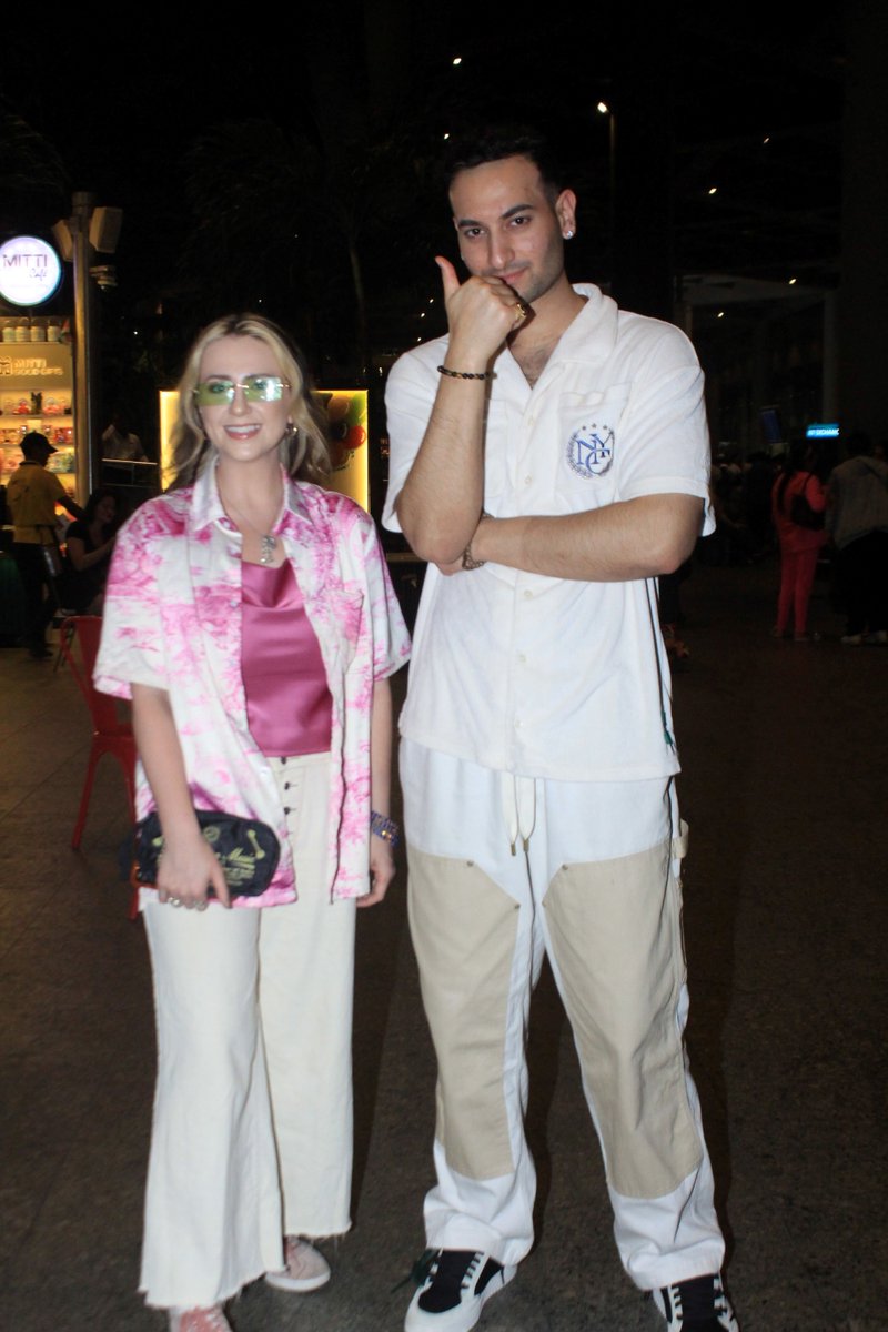 BollywoodH's tweet image. #RishabRikhiramSharma Spotted At #MumbaiAirport For His #Show In #Mumbai