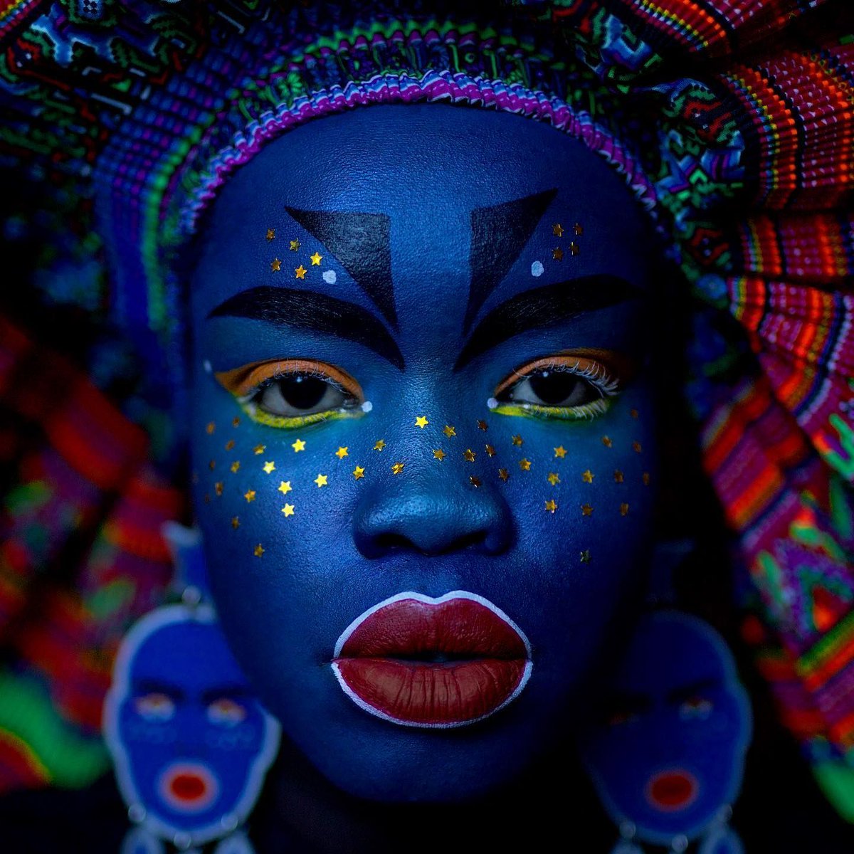 What powerful photography by Sudanese artist and writer @atongatem!  

#beautifulbizarre #atongatem #femaleartist #sudaneseartist #femalephotographer #portraiture #portraitphotography #boldart #colourfulart #colour #color #lips #beautifulphotography #photooftheday