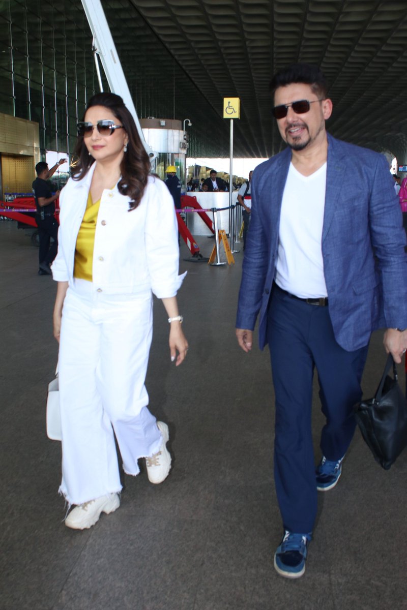 BollywoodH's tweet photo. #MadhuriDixit And #SriramNene Snapped At #MumbaiAirport https://t.co/kbFMkqU2Z6