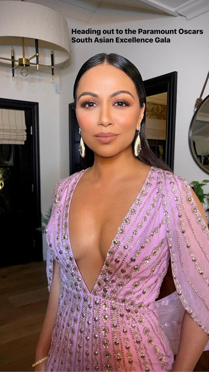 About last night… heading to the @paramountco Oscars South Asian Excellence Gala. Such a lovely and inspiring evening! 👗 @pamellaroland Jewels: @Amrapalilondon