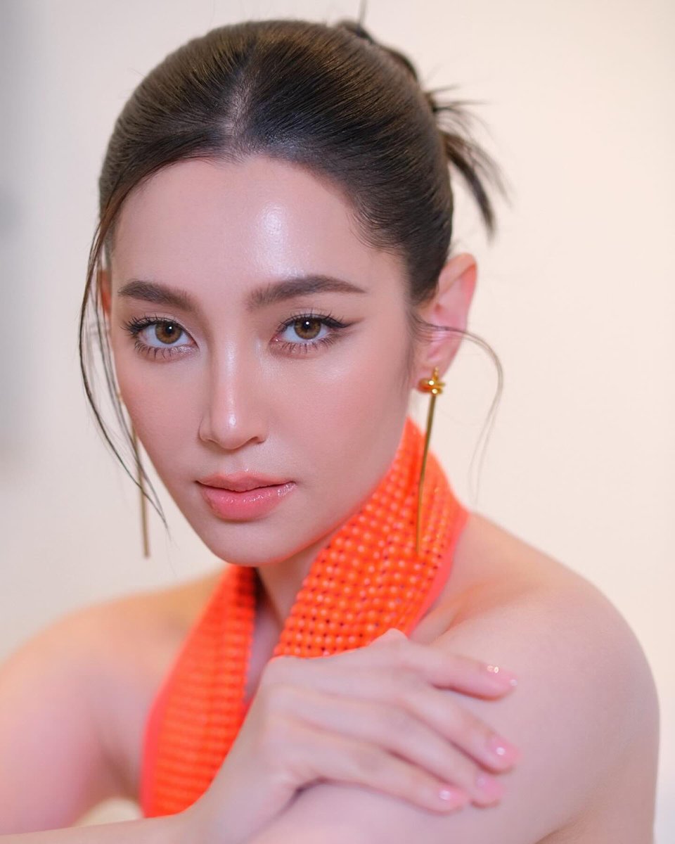 pellbope2's tweet photo. 🍊🧡 BELLA 🧡🍊
ดูแล คุณ เบล ร่วมงาน 
MY WORLD’S FASHION DISTRICT 
Hair @gee_jiwat 
Dress @fendi 
@bl_bellacampen 
#surasakmakeup #ครูออฟ #surasakmakeupclass 
Cr.@surasak_studio 
#Fendi #EquinoxSummer24 #EMDISTRICT #EMFASHIONICON
#popebell_pellbopeclub
#popebella 
#โป๊ปเบลล่า https://t.co/AgV6ZfzchU