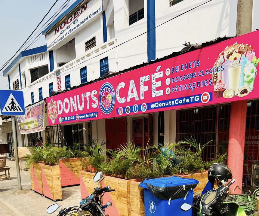 Bonjour  👋 🫦🍩 Good Morning from/de Lomé 🇹🇬 <a href="/donut_tg/">Donuts Café 🇹🇬</a>  

📍2576 Boulevard Jean Paul 2
En face du Casino Jackpot 🎰
☎️ +228 91 58 23 30 📲

#donutscafe #lometogo #lométogo 
#donut #doughnut #TT228 #Africa #tgtwittos donut.tg #patisserie